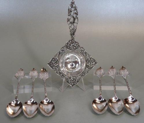 Theezeef 1933 & 6 theelepels, bloem en bladmotief - Gebr., Antiek en Kunst, Antiek | Zilver en Goud