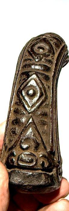 Uitstekend keris-handvat uit de 19e eeuw. - Madura -, Antiek en Kunst, Kunst | Niet-Westerse kunst