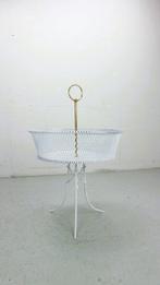 Table dappoint - Métal, Laiton - Un panier en métal /