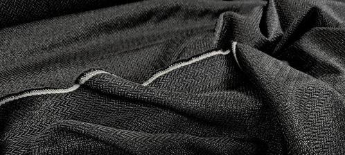 t Fendi Casa Tessuto Nettuno mini chevron nero by Luxury, Antiek en Kunst, Antiek | Tapijten, Tafelkleden en Textiel