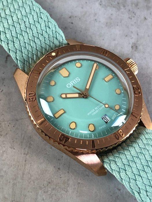 Oris - Divers Sixty-Five Cotton Candy Bronze Automatic - 01, Handtassen en Accessoires, Horloges | Heren