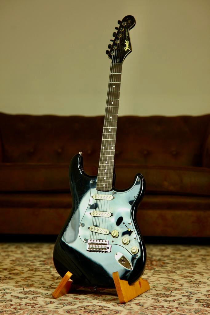 Fender Stratocaster MiJ 1992 | Piano Black, Muziek en Instrumenten, Snaarinstrumenten | Gitaren | Elektrisch, Verzenden