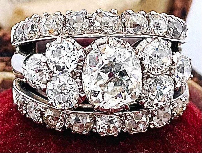 Ring - 18 karaat Witgoud Diamant (Natuurlijk), Handtassen en Accessoires, Ringen