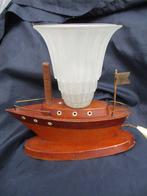 Lampe - Art Déco. Forme Bateau, Bois, tulipe cornet vers