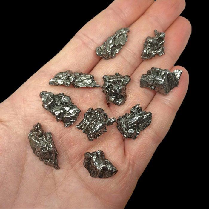 x 10 IJZERE METEORIETEN. Campo del Cielo (Argentinië, 4500, Verzamelen, Mineralen en Fossielen