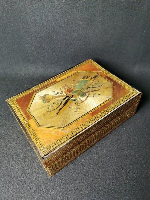 Boîte (1) - Rare boîte à bijoux en incrustation de paille, Antiquités & Art, Antiquités | Autres Antiquités