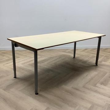 Tweedehands Ahrend verstelbaar bureau / tafel, (bxd) 190x90 beschikbaar voor biedingen