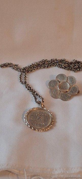 Zonder Minimumprijs - Ketting met hanger Zilver - Munt, Handtassen en Accessoires, Antieke sieraden