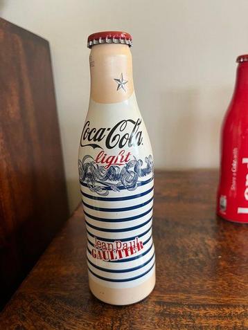 Ensemble de 5 bouteilles de Coca-Cola encore pleines -