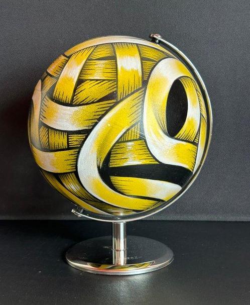 Otto Schade (1971) - Ribboned Smiley Globe Map (Happy-Sad), Antiek en Kunst, Kunst | Designobjecten