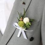 Luxe corsage, corsage craspedia bolletjes groen wit met en