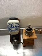 Koffiemolen (2) - hout, metaal, keramisch