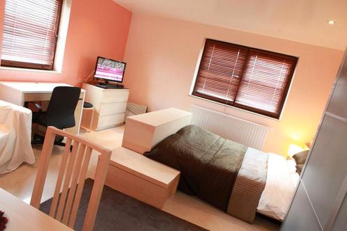 Appartement aan Rue des Fraises, Anderlecht, Immo, Appartementen en Studio's te huur, 20 tot 35 m²