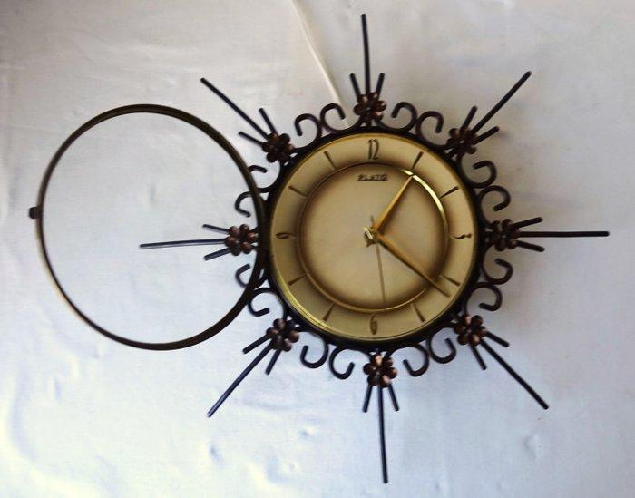 Klok - Plato - Mid-century modern Smeedijzer, Glas, Messing, Antiek en Kunst, Kunst | Designobjecten