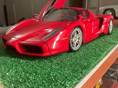 De Agostini 1:8 - Voiture miniature - Enzo Ferrari, Hobby en Vrije tijd, Modelauto's | 1:5 tot 1:12