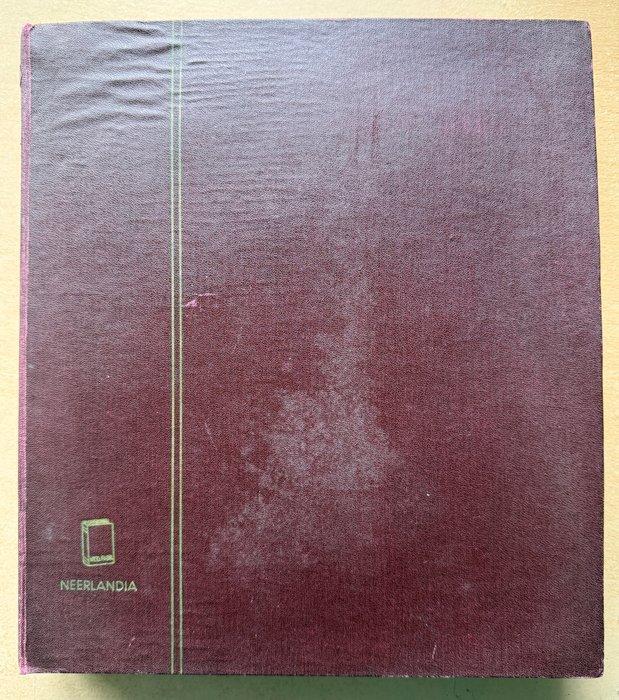 Wereld 1856/1977 - Partij in een zelfgemaakt Album, Postzegels en Munten, Postzegels | Amerika