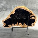 Indrukwekkende grote plak versteend hout op een op maat