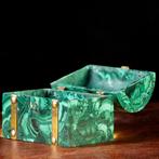Une fascinante boîte à bijoux en mosaïque de malachite