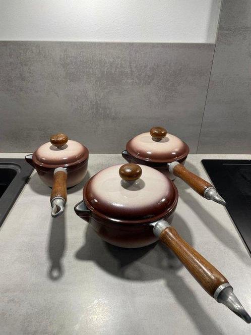 Style Le Creuset - Kookpan (3) - gietijzer, Antiek en Kunst, Antiek | Keukengerei