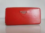Prada - czerwony portfel, Vintage do kolekcji - Lange, Antiek en Kunst, Antiek | Tapijten, Tafelkleden en Textiel