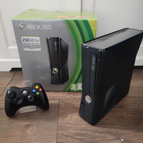 Zwarte Boxed 250gb Xbox 360S, Games en Spelcomputers, Spelcomputers | Xbox 360, Zo goed als nieuw, Ophalen of Verzenden