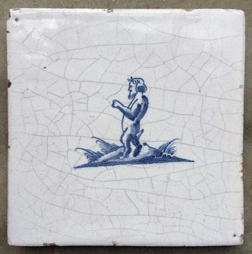 Carreau - Créature mythologique : Satyr / Sater - de 1675 à, Antiek en Kunst, Antiek | Glaswerk en Kristal