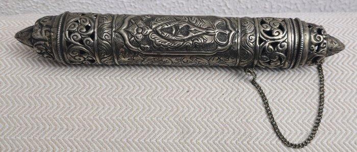 Tubo Ritual / Estuche Amuleto – metal labrada a mano - Doos, Antiek en Kunst, Antiek | Zilver en Goud