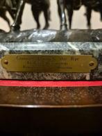Frederic Remington (after) - sculptuur, Coming Through the