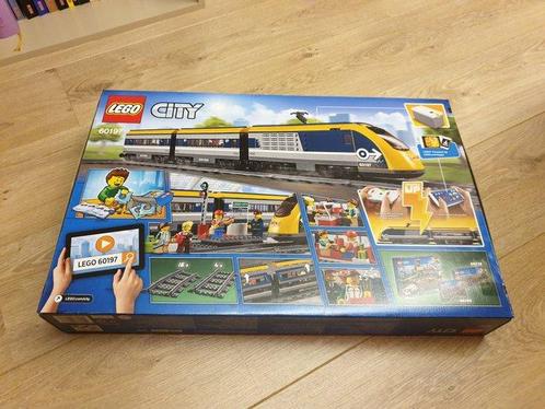 LEGO® 60197 City Le train de Passagers Télécommandé Bluetooth