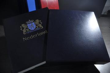 Pays-Bas - Collection dans divers albums, chemises et livres