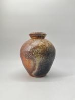 - Klei - Vase Shigaraki ware by master craftsman, Antiek en Kunst