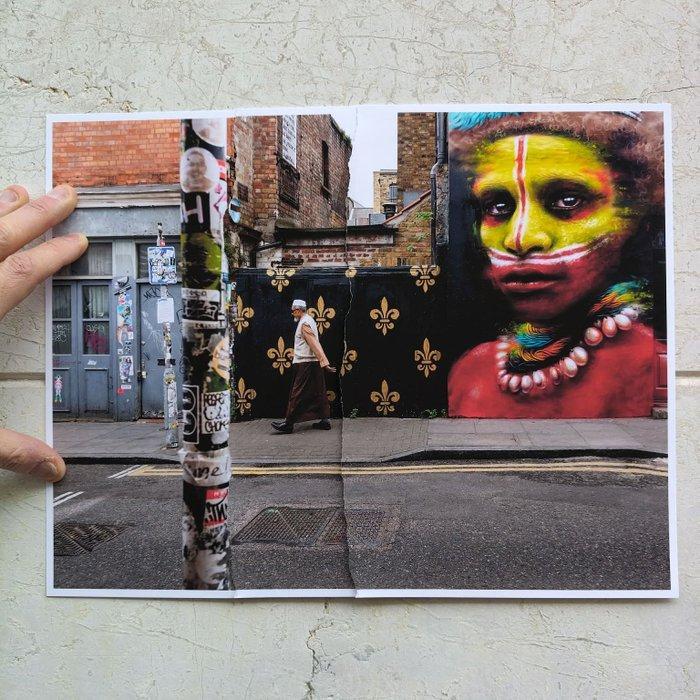 Roberto Cavalli - Somewhere, in London /#1112 - collage whit, Antiek en Kunst, Kunst | Designobjecten