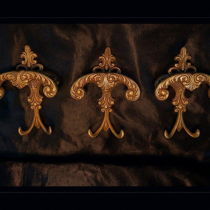 Decoratief ornament (3) - Ornament - België - Kapstok haken, Antiek en Kunst, Curiosa en Brocante