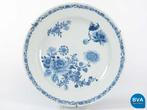 Online Veiling: Blauw Chinese schotel met bloemdecor - 18e