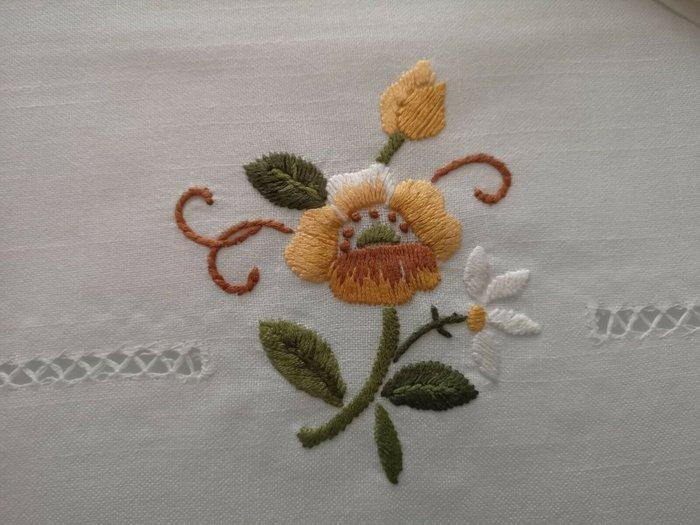 Tovaglia ricamata a mano in misto lino 12 posti ricamo, Antiek en Kunst, Antiek | Tapijten, Tafelkleden en Textiel