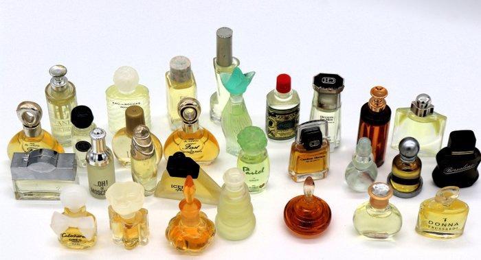 Themacollectie - 30 miniatuurflesjes van merkenparfums -, Antiek en Kunst, Antiek | Speelgoed