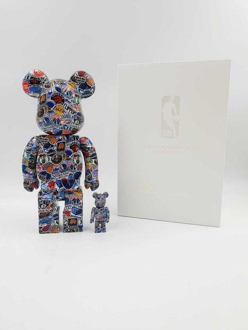 Jean Michel Basquiat (after) x Medicom Toy - Be@rbrick Nba, Antiek en Kunst, Kunst | Schilderijen | Modern