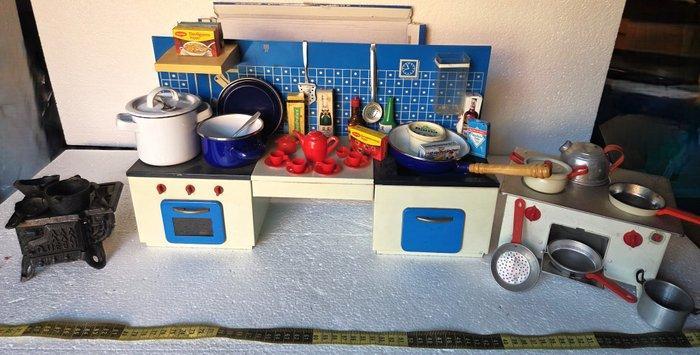o.a. Sigg en Queen - Speelgoedkeuken 3 Blik en smeedijzer, Antiquités & Art, Antiquités | Jouets