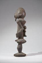 Een houten beeldhouwwerk - Keaka - Nigeria (Zonder