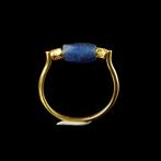 Oud-Romeins Ring met Romeinse blauwe glaskraal  (Zonder