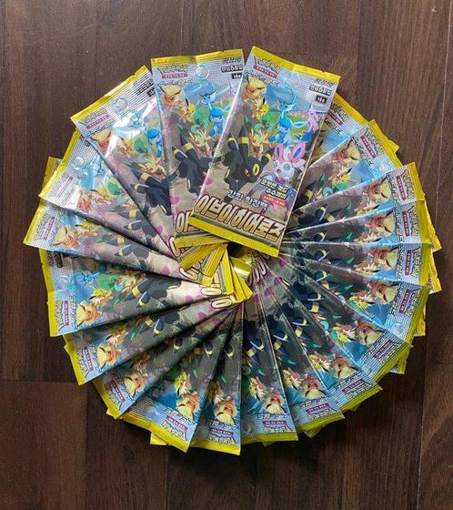 The Pokémon Company - Booster Pack Pokemon Eevee Heroes, Hobby & Loisirs créatifs, Jeux de cartes à collectionner | Pokémon