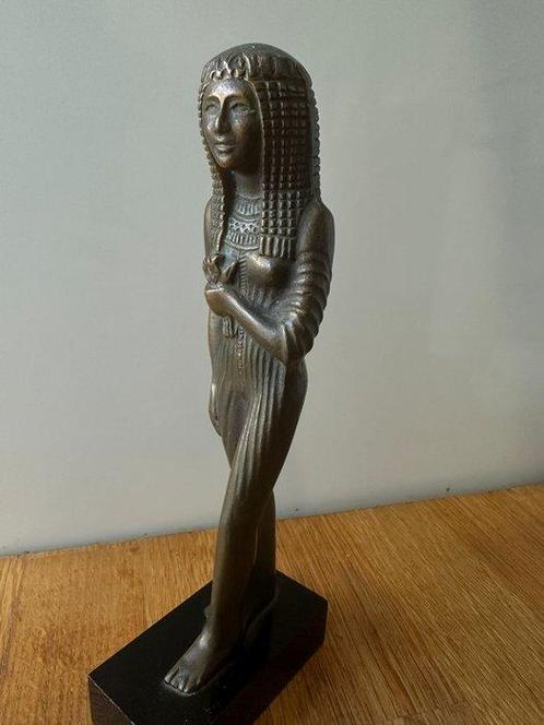 Beeld, Femme egyptienne - 21 cm - Brons, Antiquités & Art, Curiosités & Brocante