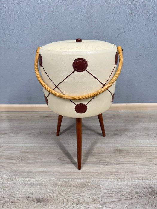 Mand - Hout, Kunstleer - Vintage naaimand op pootjes, Antiek en Kunst, Kunst | Designobjecten