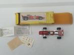 Dinky Toys France 1:48 - Voiture de course miniature (8) -