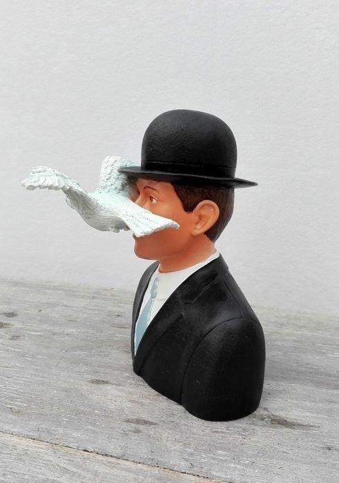 Figure - L’homme au chapeau melon - Résine, Antiek en Kunst, Kunst | Designobjecten