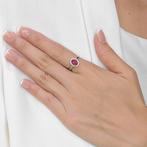 Ring - 18 karaat Witgoud - 1.44ct. tw. Robijn - Diamant, Handtassen en Accessoires, Ringen, Nieuw