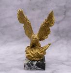 Figuur - Adelaar - Verguld Gips en Marmer, Antiek en Kunst