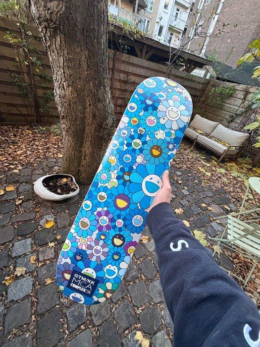 Takashi Murakami (1962) - Blue Flower Skate Deck, Antiek en Kunst, Kunst | Designobjecten