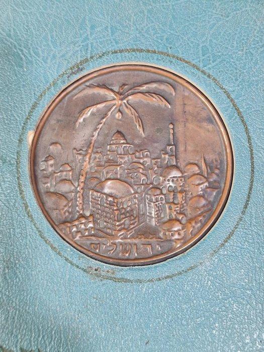 1962 Jewish bible book in pictures Metal plaque Jerusalem, Antiek en Kunst, Antiek | Boeken en Manuscripten
