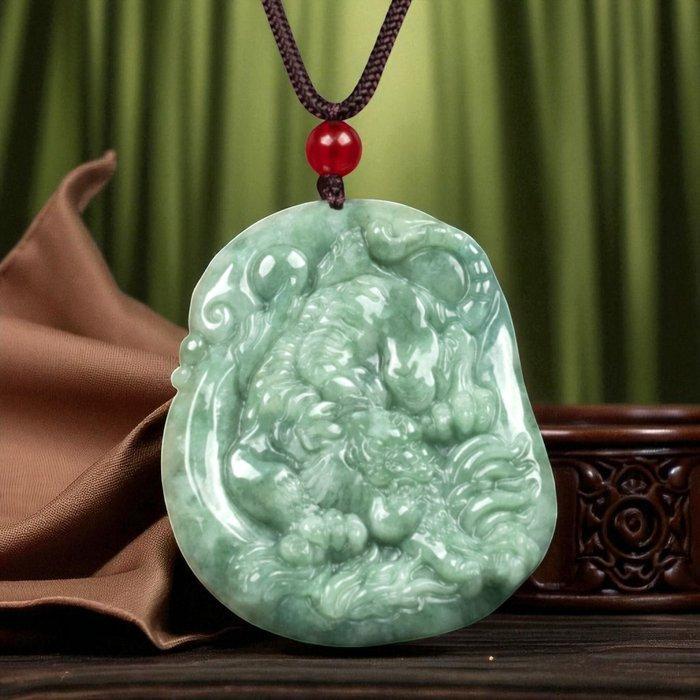 Groene nefriet hanger – Tijger en Leeuw Bewakers, Antiek en Kunst, Curiosa en Brocante
